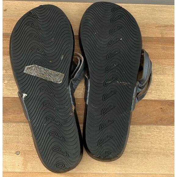 Clarks Bendable Silver Metallic Leather Thong Sandals-Size 7 - Picture 6 of 6